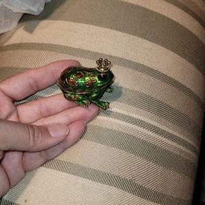 Frog trinket box